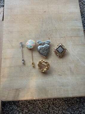 Vintage Jewelry Lot: 5pc Floral Enamel Hat Pin, Silver Heart Bow Brooch Locket